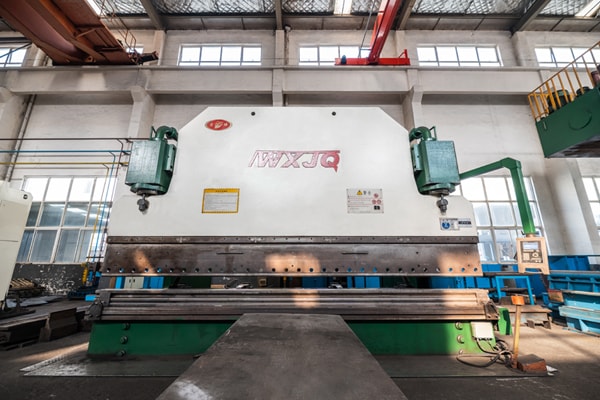 ماكينة الثني CNC بطول 6.5 م وقدرة 800 طن