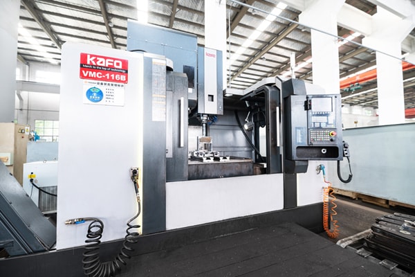 ماكينة تشغيل رأسية بنظام CNC