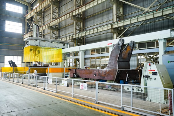 روبوت لحام الإطار RS عالي التيار