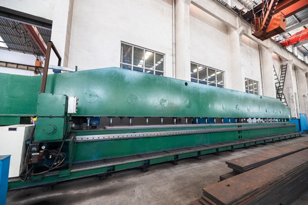 ماكينة إزالة الحواف (تشكيل الحواف)